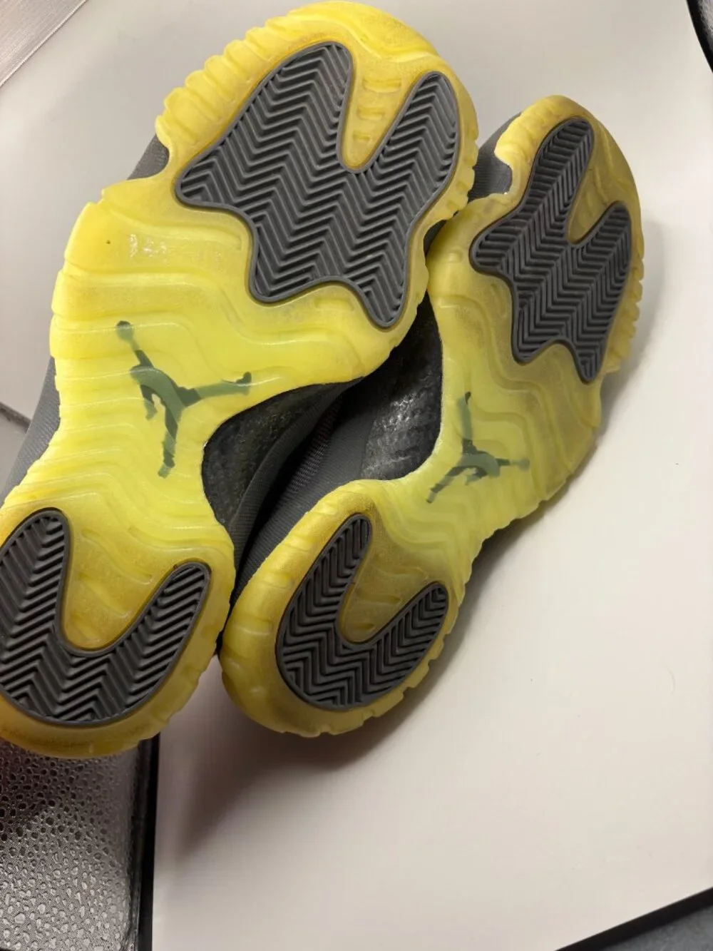 Air Jordan Future Dark Grey Volt Sneakers Men  8.5 656503-02 5 2014